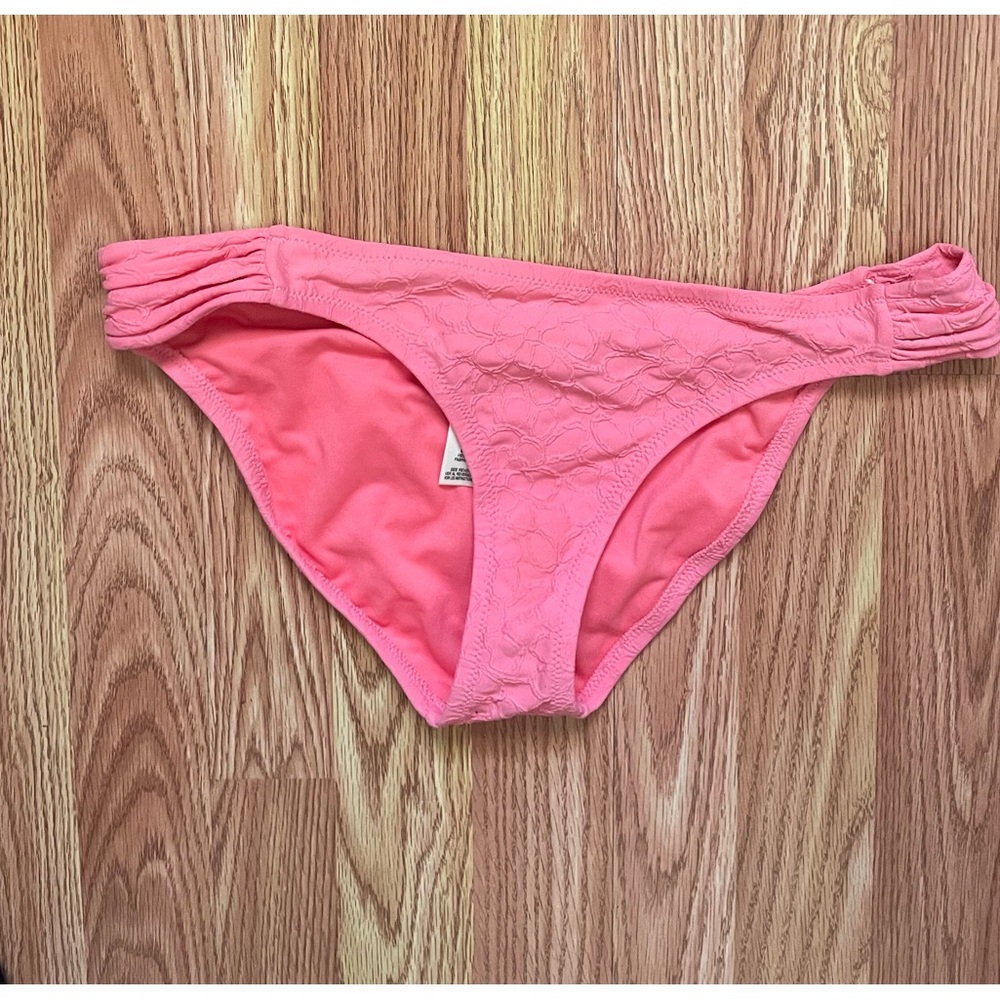 🌾 embossed bikini bottoms